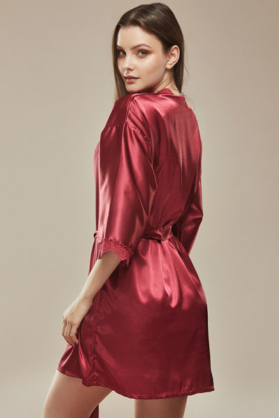BATA DE SEDA BOMBON ROJO CON ENCAJE