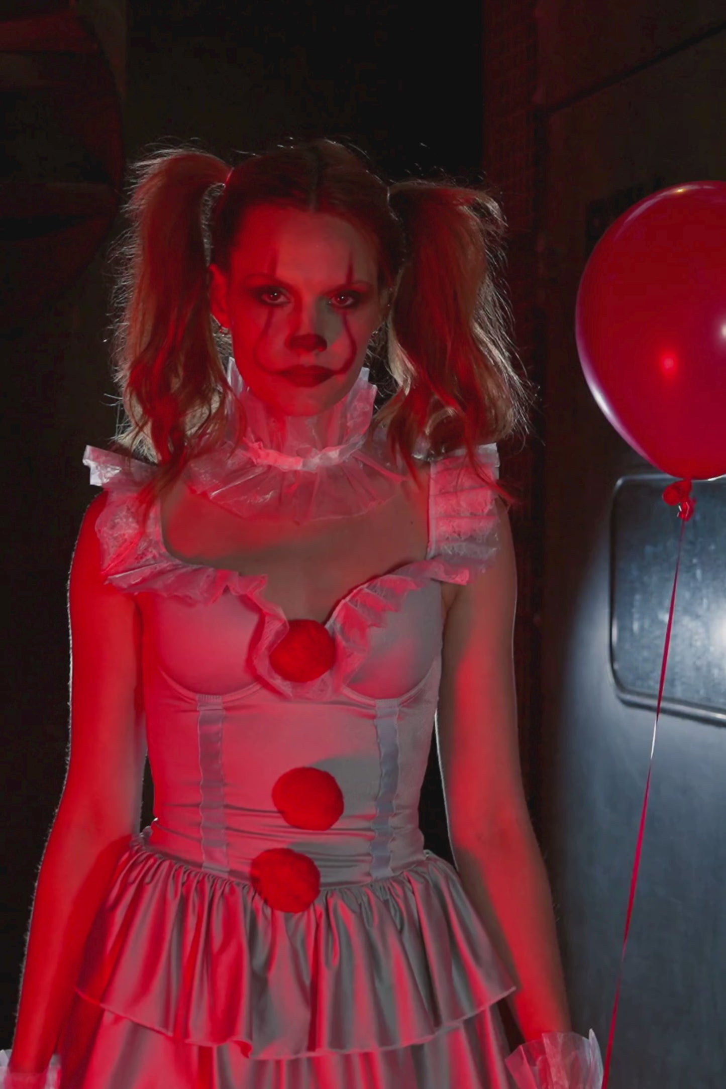 Cargar y reproducir el video en el visor de la galería, PENNYWISE SENSUAL
