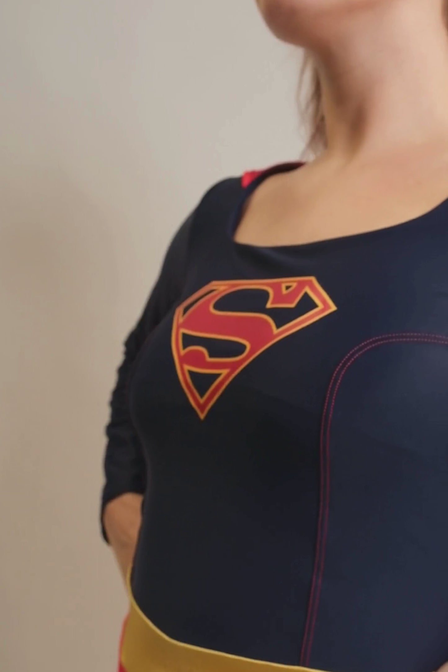 Cargar y reproducir el video en el visor de la galería, SUPERGIRL SEXY
