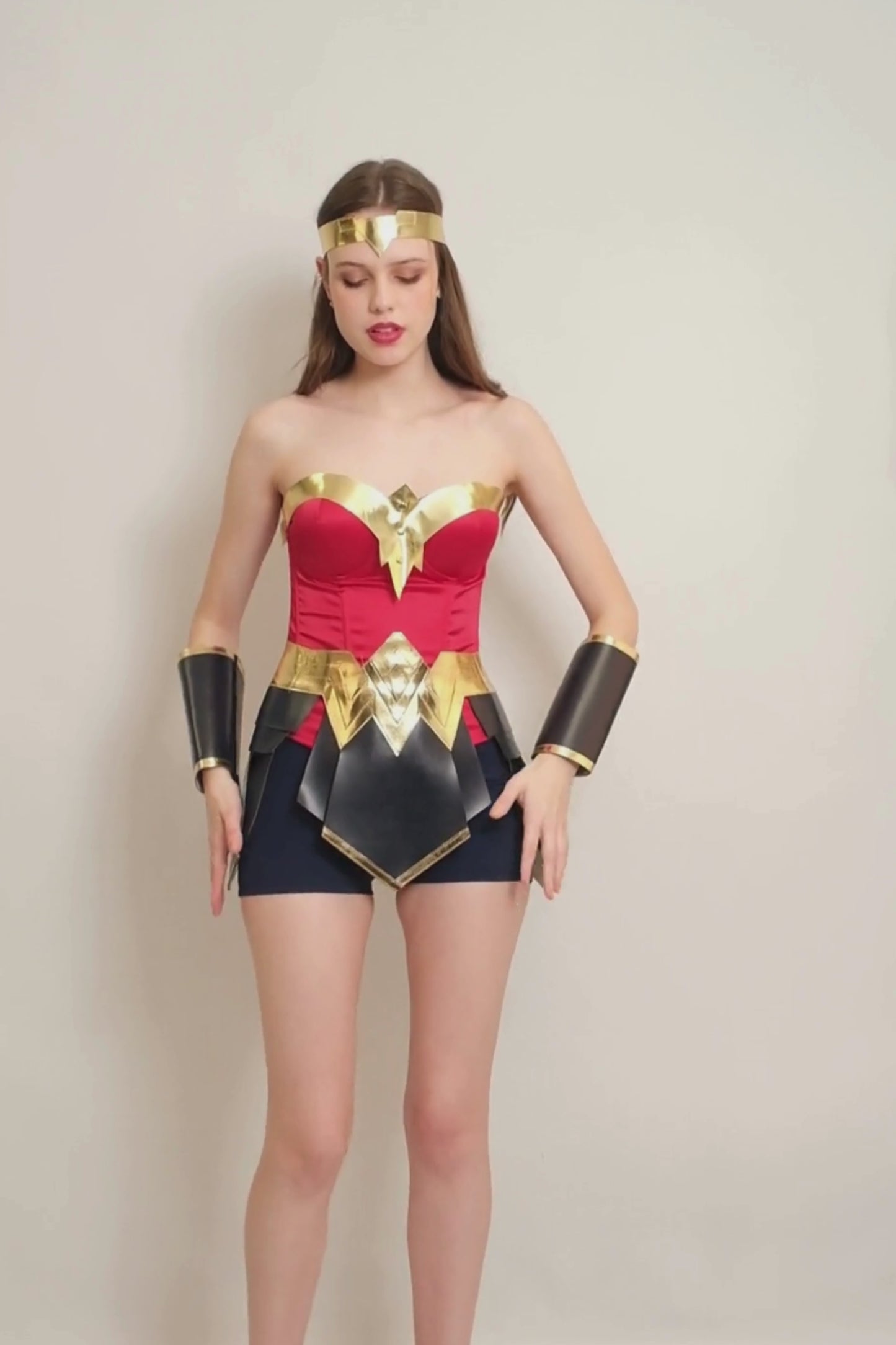 Cargar y reproducir el video en el visor de la galería, MUJER MARAVILLA DIVINA
